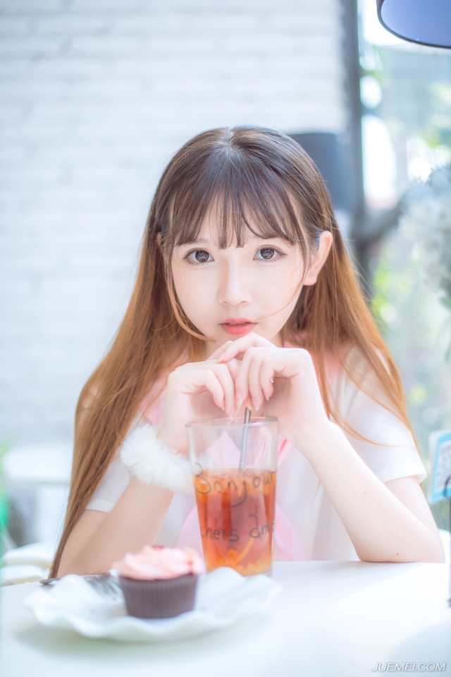 “呃~”